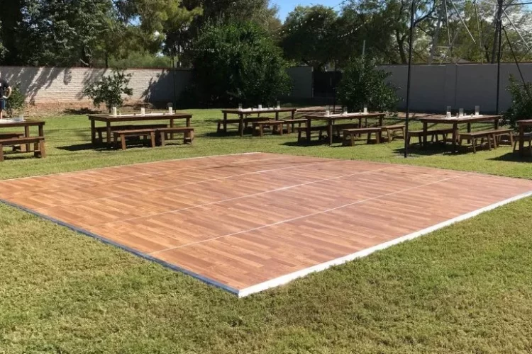 Laminate-Dance-Floor_1-e1547338173608 (1)
